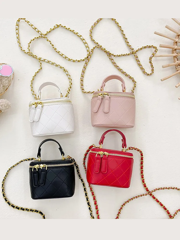 Fashion Women's Solid Shoulder Bag Sweet Metal Flower Decoration Hard Chain Bucket Bags 2023 Female Casual Trend High Street Bag
Fashion Women's Solid Shoulder Bag Sweet Metal Flower Decoration Hard Chain Bucket Bags 2023 Female Casual Trend High Street Bag