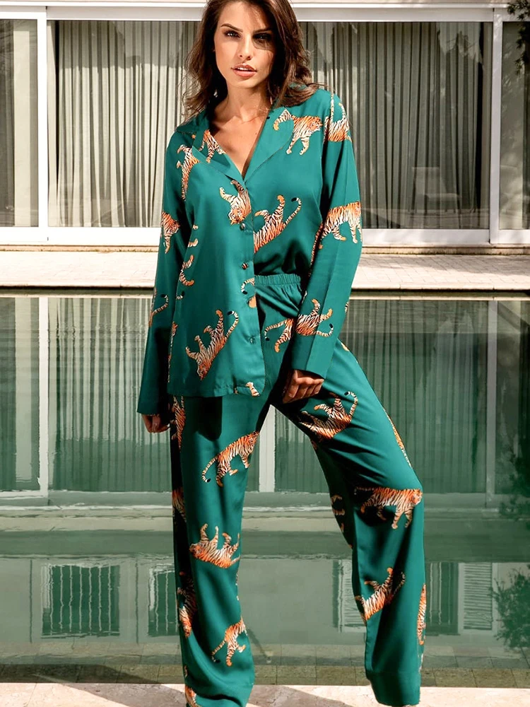 Пижама женская трикотажная с длинным рукавом и принтом, из 2 предметов
Пижама женская трикотажная с длинным рукавом и принтом, из 2 предметов