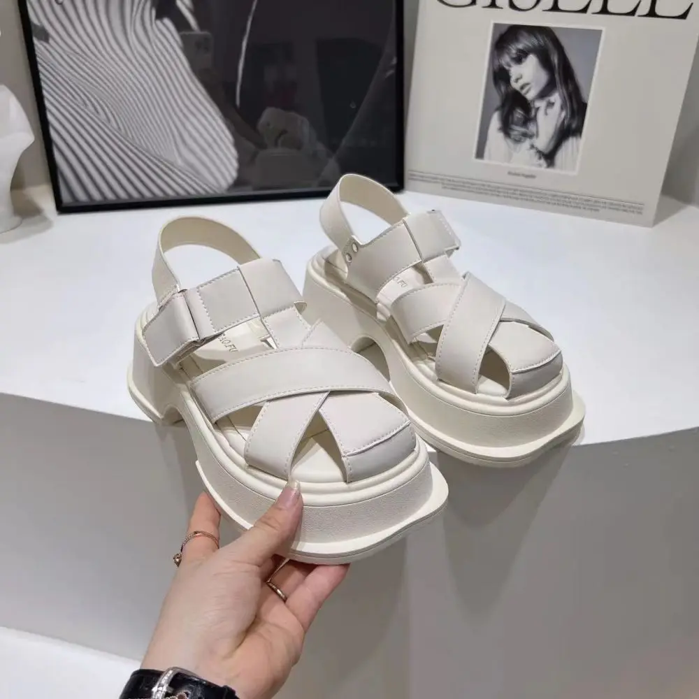 Baotou Woven Roman Shoes, Women's New Fairy Style, Summer 2022, Thick Bottom, Comfortable, Versatile, One Button Hollow Sandals
Baotou Woven Roman Shoes, Women's New Fairy Style, Summer 2022, Thick Bottom, Comfortable, Versatile, One Button Hollow Sandals