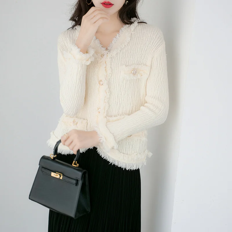 V-neck Knitted Cardigan Women's 2022 Autumn New Style Women Temperament Early Autumn Sweater Outwear Button Up Short Jackets
V-neck Knitted Cardigan Women's 2022 Autumn New Style Women Temperament Early Autumn Sweater Outwear Button Up Short Jackets