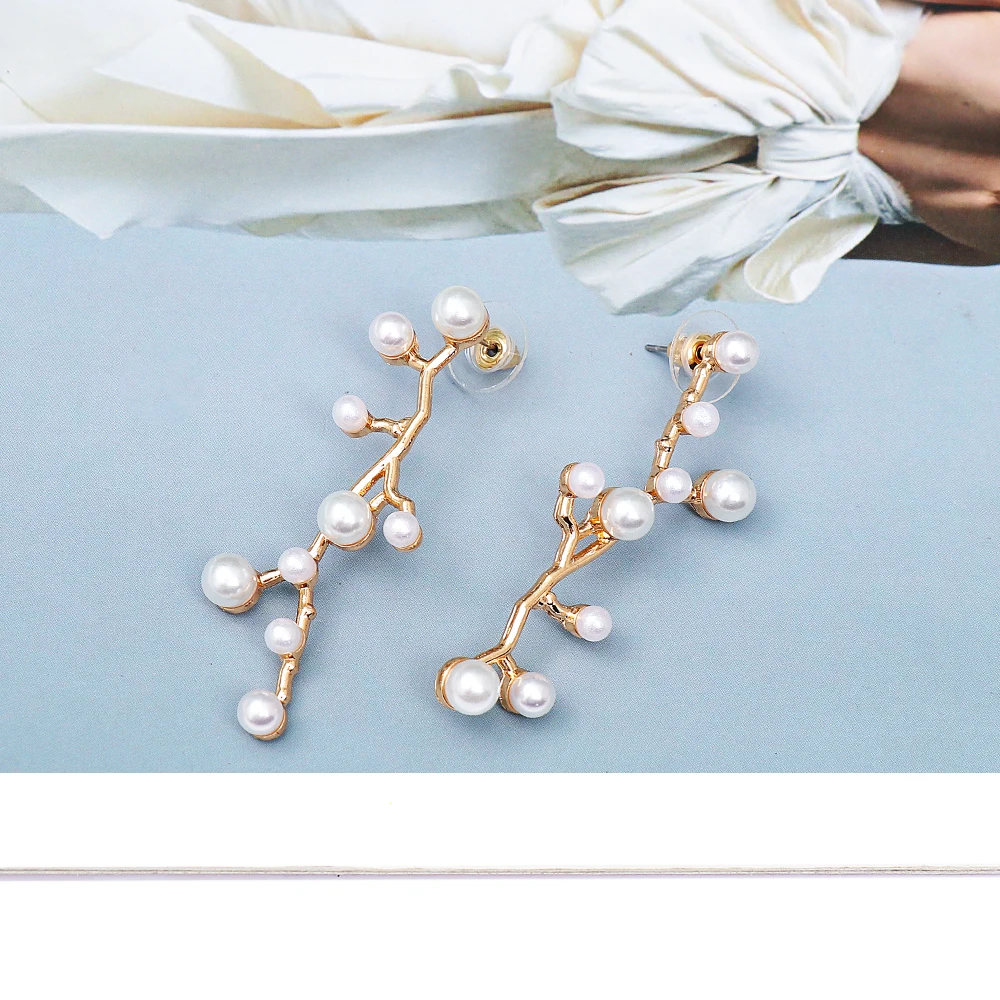 Temperament Vintage Metal Alloy Leaf Branch Inlaid Pearls Earrings for Women 2022 Trend New Design Statement Jewelry Earrings
Temperament Vintage Metal Alloy Leaf Branch Inlaid Pearls Earrings for Women 2022 Trend New Design Statement Jewelry Earrings