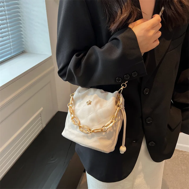 Wonder Bags 2022 New Trend Luxury Brand Bucket Chain Commuter Messenger Bag Fashion Camellia Elegant Small Handbags for Women
Wonder Bags 2022 New Trend Luxury Brand Bucket Chain Commuter Messenger Bag Fashion Camellia Elegant Small Handbags for Women