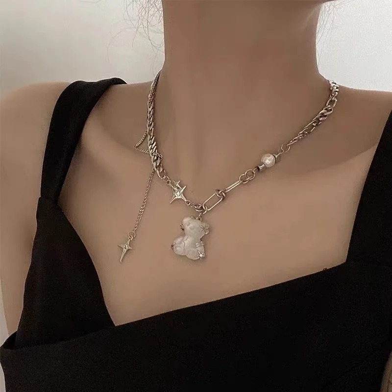 Fashion All-match Pearl Stitching Bear Pendant Necklace Designer Four-pointed Star Tassel Steel Titanium Necklace Jewelry Gift
Fashion All-match Pearl Stitching Bear Pendant Necklace Designer Four-pointed Star Tassel Steel Titanium Necklace Jewelry Gift