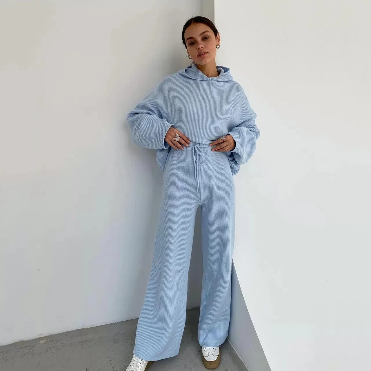 Autumn And Winter Women's Fashion Sports Sweater Wide-leg Wide-tube Trousers Slim Hooded Top Suit Casual Two-piece Suit
Autumn And Winter Women's Fashion Sports Sweater Wide-leg Wide-tube Trousers Slim Hooded Top Suit Casual Two-piece Suit