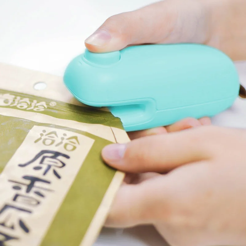 Mini Bag Heat Sealer Machines Vacuum Resealer Snacks Bags Package Sealing Machines Plastic Food Bag Portable Kitchen Accessories
Mini Bag Heat Sealer Machines Vacuum Resealer Snacks Bags Package Sealing Machines Plastic Food Bag Portable Kitchen Accessories