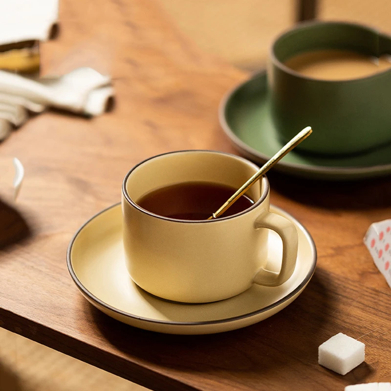 Роскошные аксессуары, многоразовые керамические чашки и блюдца для кофе
Роскошные аксессуары, многоразовые керамические чашки и блюдца для кофе