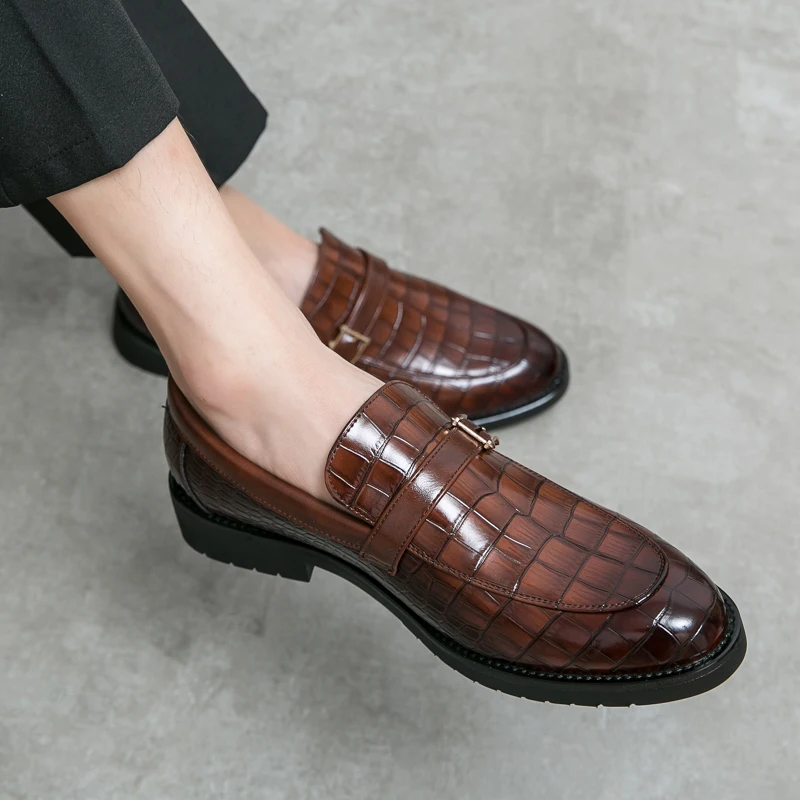 Men Leather Shoes outdoor Casual Formal Business Shoes fashion Black Retro shoes Slip-On Mens Loafers Zapatos Hombre Big Size
Men Leather Shoes outdoor Casual Formal Business Shoes fashion Black Retro shoes Slip-On Mens Loafers Zapatos Hombre Big Size
