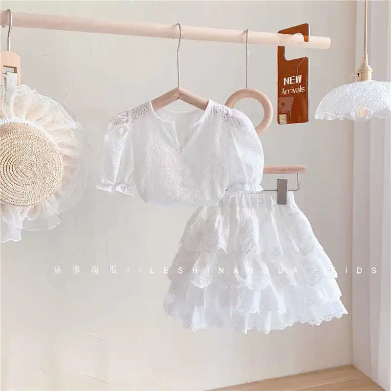 Рубашка и юбка с круглым вырезом, пуловер с коротким рукавом и воротником-стойкой, трапециевидная эластичная талия, до колена, летние компле...
Рубашка и юбка с круглым вырезом, пуловер с коротким рукавом и воротником-стойкой, трапециевидная эластичная талия, до колена, летние компле...