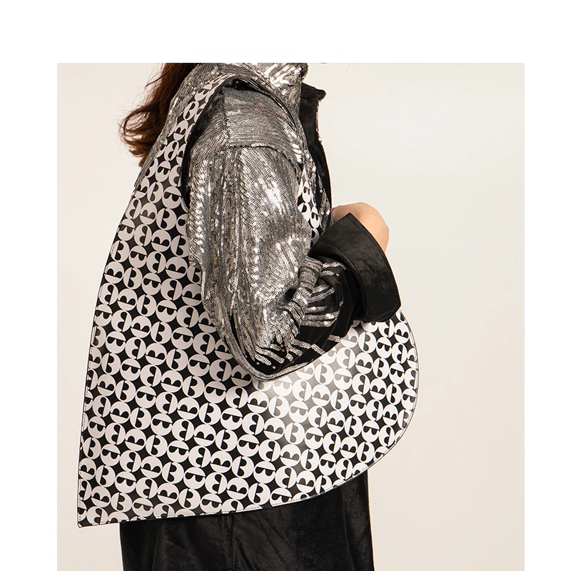 Women's Heart Pattern Bag Niche Printed Contrast Color Hand Bag Women's Large Capacity Versatile Underarm Bag Shoulder Bag 
Women's Heart Pattern Bag Niche Printed Contrast Color Hand Bag Women's Large Capacity Versatile Underarm Bag Shoulder Bag