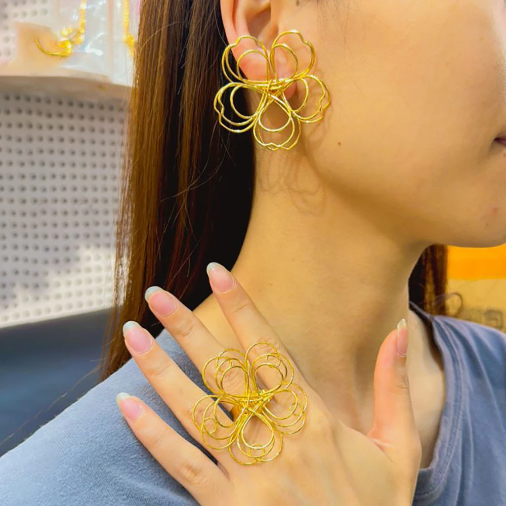 Elegant Flower Earrings and Ring Jewelry Set 18k Gold Color Big Earrings and Finger Ring for Party Bohemia Jewellery Engagement
Elegant Flower Earrings and Ring Jewelry Set 18k Gold Color Big Earrings and Finger Ring for Party Bohemia Jewellery Engagement