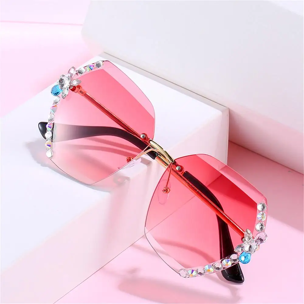 Vintage Retro Cutting Lens UV400 Rimless Rhinestone Sunglasses Women Sun Glasses Gradient
Vintage Retro Cutting Lens UV400 Rimless Rhinestone Sunglasses Women Sun Glasses Gradient