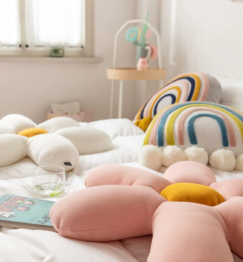 Small Daisy special-shaped pillow home furnishing soft sofa decoration accessories cloth art I household articles
Small Daisy special-shaped pillow home furnishing soft sofa decoration accessories cloth art I household articles