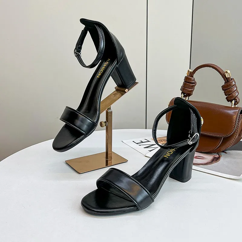 2022 Spring Women Sandals Square Toe Buckle Low Heel Open Top Shoes Shallow Ladies Casual Soft Zapatos De Mujer Pumps Plus Size
2022 Spring Women Sandals Square Toe Buckle Low Heel Open Top Shoes Shallow Ladies Casual Soft Zapatos De Mujer Pumps Plus Size