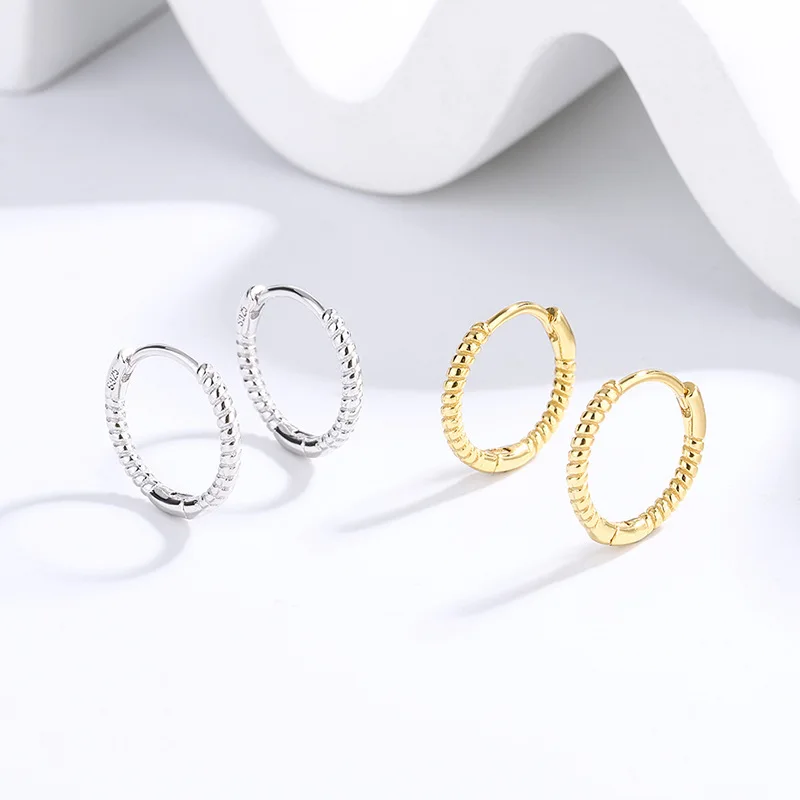 S925 Sterling Silver Small Fried Dough Twists Earrings Round Ear Buckles Basic Earbone Nails Earhole Earrings for Men and Women
S925 Sterling Silver Small Fried Dough Twists Earrings Round Ear Buckles Basic Earbone Nails Earhole Earrings for Men and Women