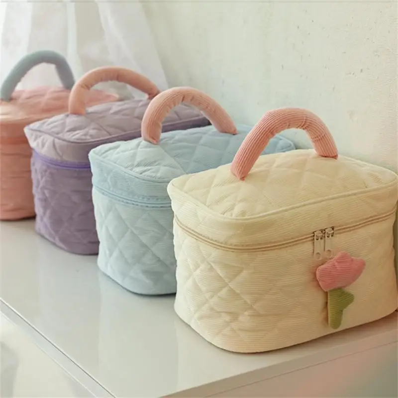 Cute Large Capacity Cream Lamp Corduroy Basket Saving Space Cute Makeup Bags Color-blocking Design Portable Storage Bag
Cute Large Capacity Cream Lamp Corduroy Basket Saving Space Cute Makeup Bags Color-blocking Design Portable Storage Bag