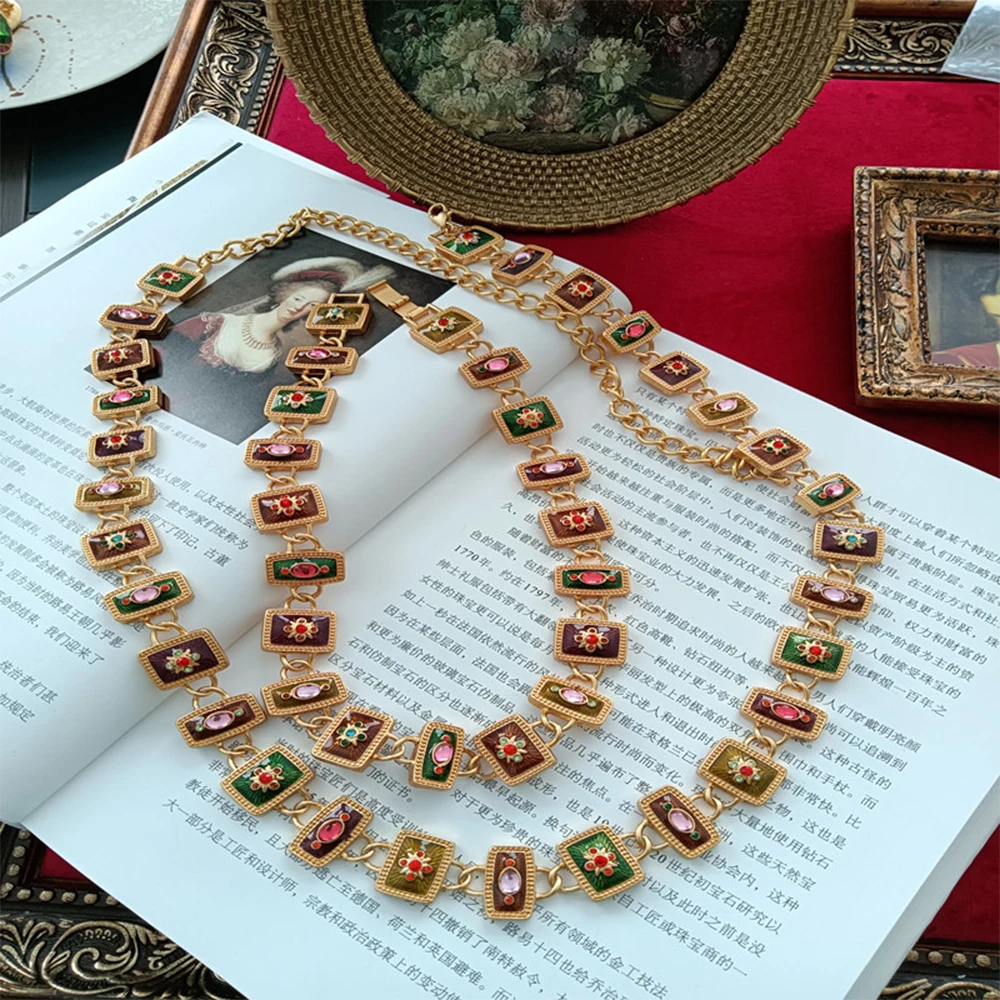 Винтажные золотые ожерелья-цепочки с эмалью и драгоценными камнями для женщин 
Винтажные золотые ожерелья-цепочки с эмалью и драгоценными камнями для женщин