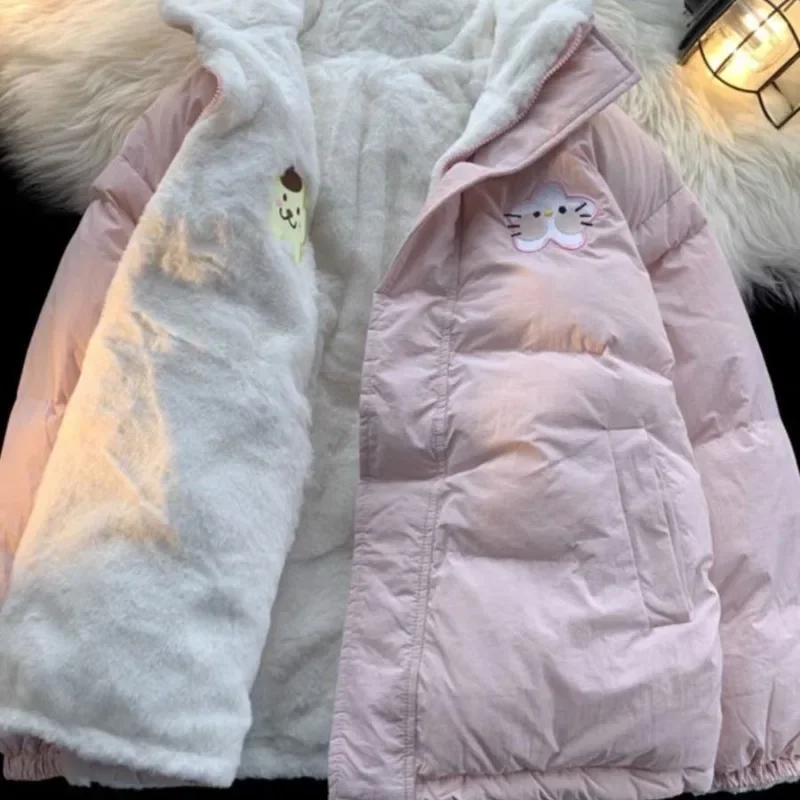 Плюшевая куртка Hellokitty из аниме Sanrio, Двустороннее пальто, одежда, новинка, зимняя милая мягкая теплая уличная ветровка, теплый подарок
Плюшевая куртка Hellokitty из аниме Sanrio, Двустороннее пальто, одежда, новинка, зимняя милая мягкая теплая уличная ветровка, теплый подарок
