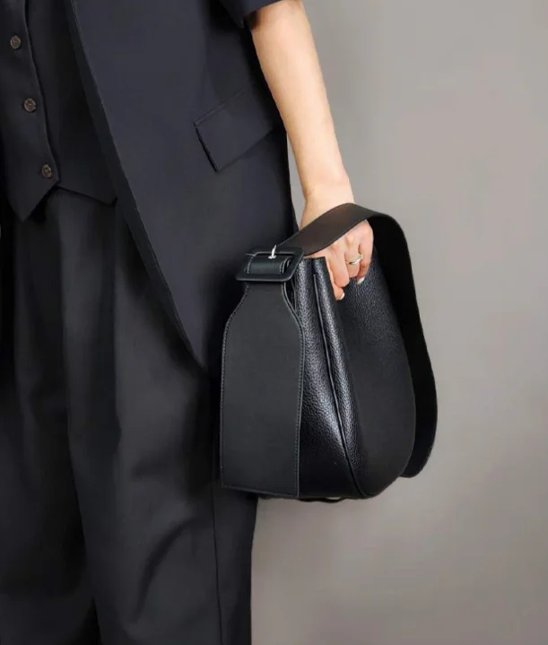 Новинка 2023, кожаная сумка A836 для мужчин и женщин, сумки на плечо среднего и большого размера, женская сумка на одно плечо, сумка через плечо
Новинка 2023, кожаная сумка A836 для мужчин и женщин, сумки на плечо среднего и большого размера, женская сумка на одно плечо, сумка через плечо