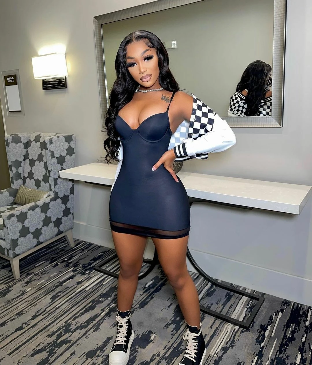 Summer Solid Color Nightclub Dress Fashion Suspender Low Breast Sexy Hip Wrap Dress Mesh Splicing Hem Club Party Dresses
Summer Solid Color Nightclub Dress Fashion Suspender Low Breast Sexy Hip Wrap Dress Mesh Splicing Hem Club Party Dresses