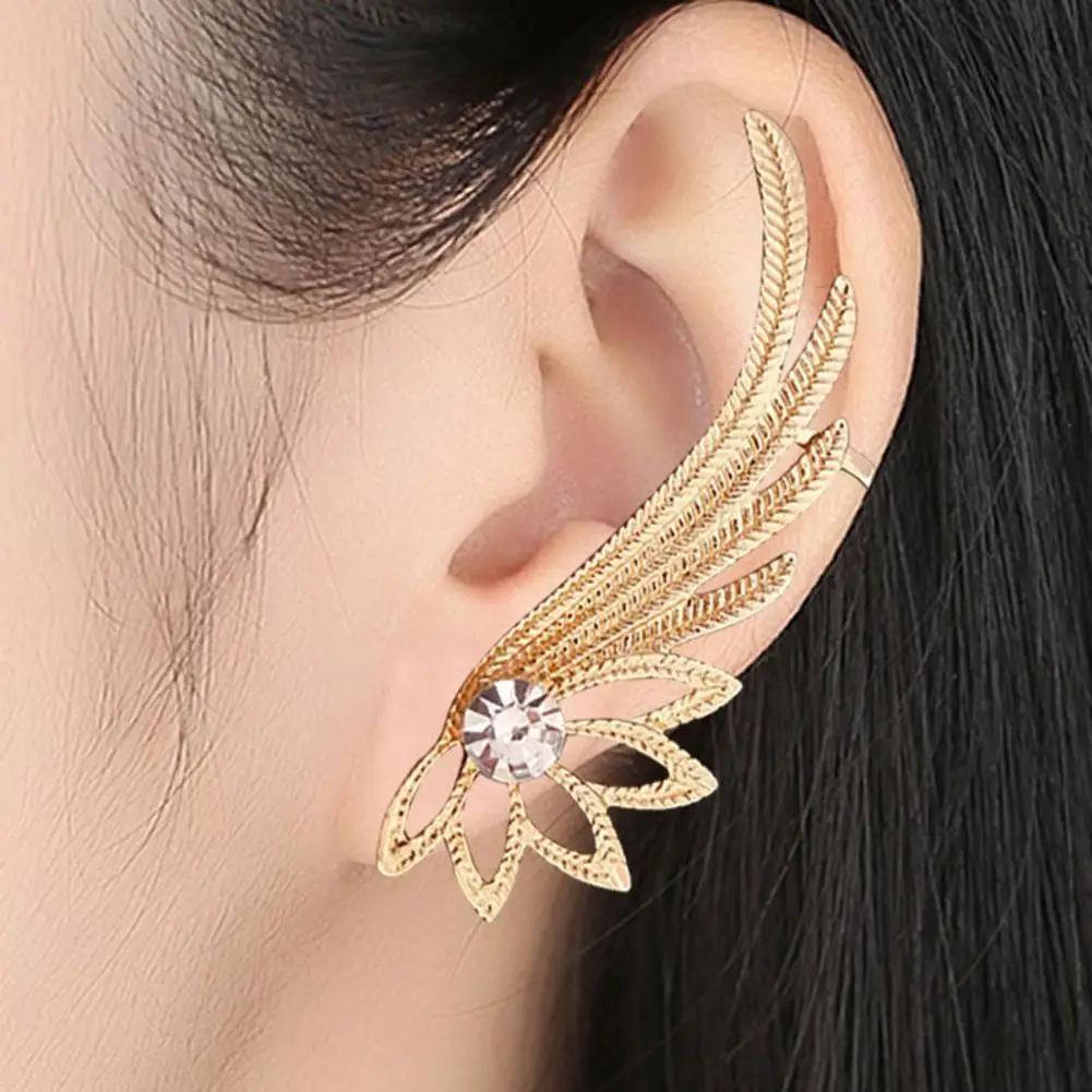 1Pc Clip Earring Hollow Out Wing Shape Vintage Non-pierced Climber Cuff Earring for Party
1Pc Clip Earring Hollow Out Wing Shape Vintage Non-pierced Climber Cuff Earring for Party