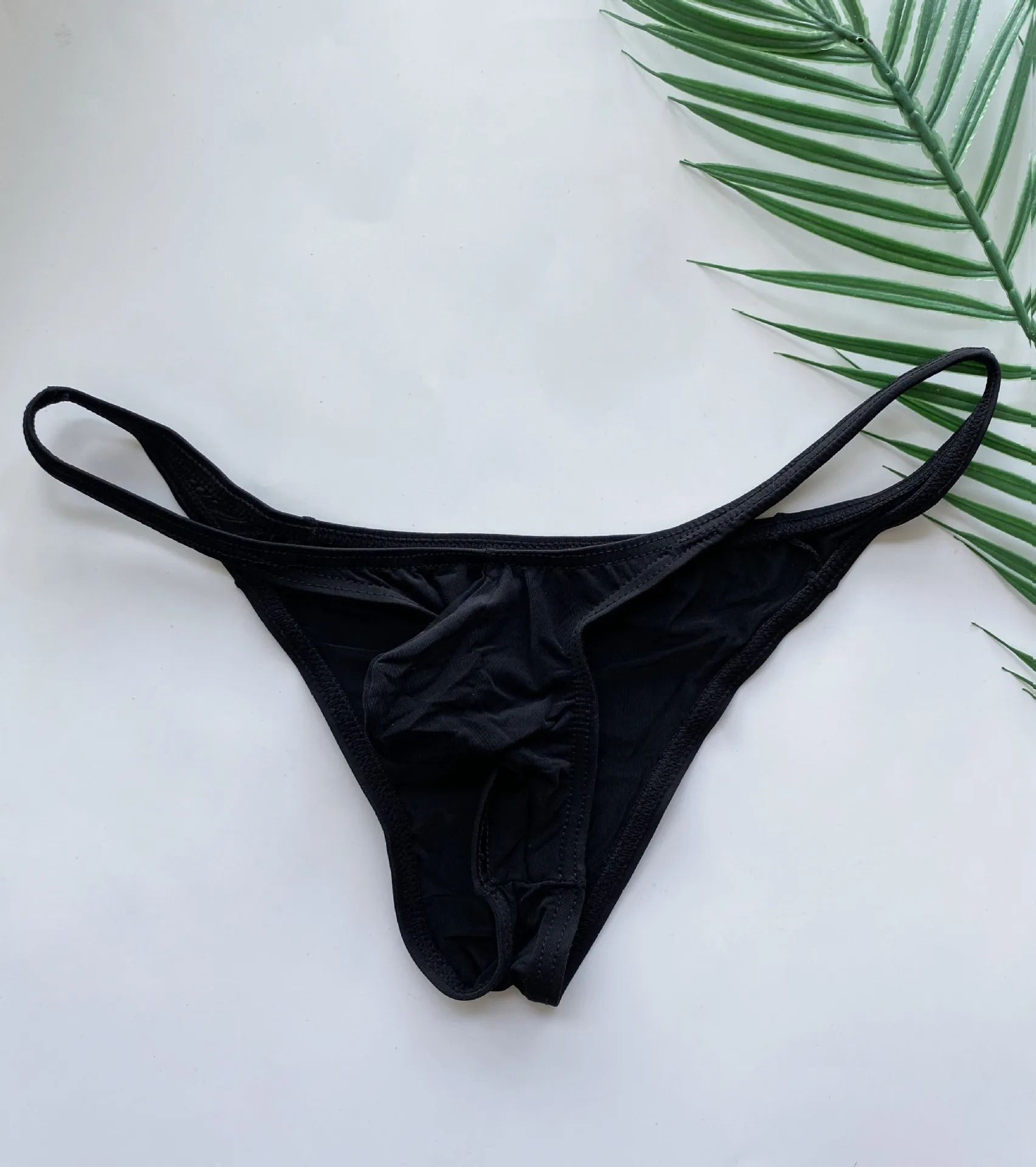 2022 Brand Gay Underwear Ultra-thin Ice Silk Male Briefs Sexy Transparent Low Waist Seamless Men's Solid Homme Bikini Briefs
2022 Brand Gay Underwear Ultra-thin Ice Silk Male Briefs Sexy Transparent Low Waist Seamless Men's Solid Homme Bikini Briefs