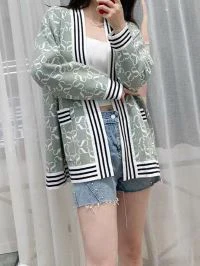 Women Sweater Letters Jacquard Patchwork Pockets Double-side Wear V-Neck Knitted Cardigan
Women Sweater Letters Jacquard Patchwork Pockets Double-side Wear V-Neck Knitted Cardigan