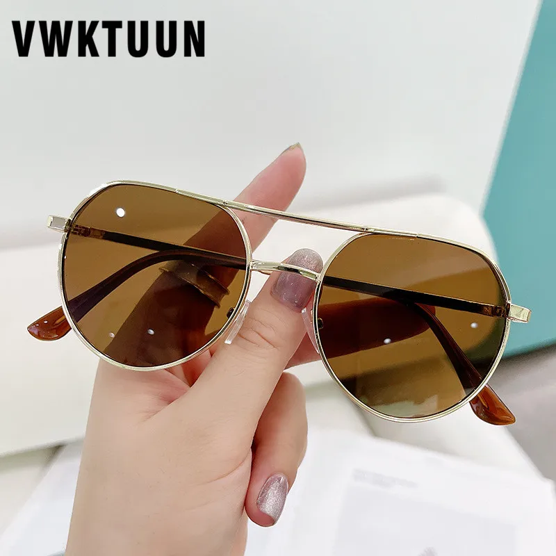 Женские круглые солнцезащитные очки VWKTUUN, Винтажные Солнцезащитные очки в металлической оправе, классические очки большого размера с двойн...
Женские круглые солнцезащитные очки VWKTUUN, Винтажные Солнцезащитные очки в металлической оправе, классические очки большого размера с двойн...