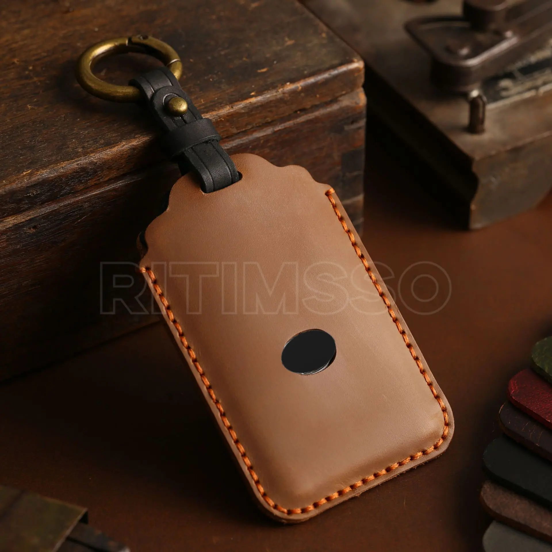 Genuine Leather Card Key Cover for LEXUS LX 570 2016 2019 LS 500h 2020 RX 300 2017 ES LM 2020
Genuine Leather Card Key Cover for LEXUS LX 570 2016 2019 LS 500h 2020 RX 300 2017 ES LM 2020
