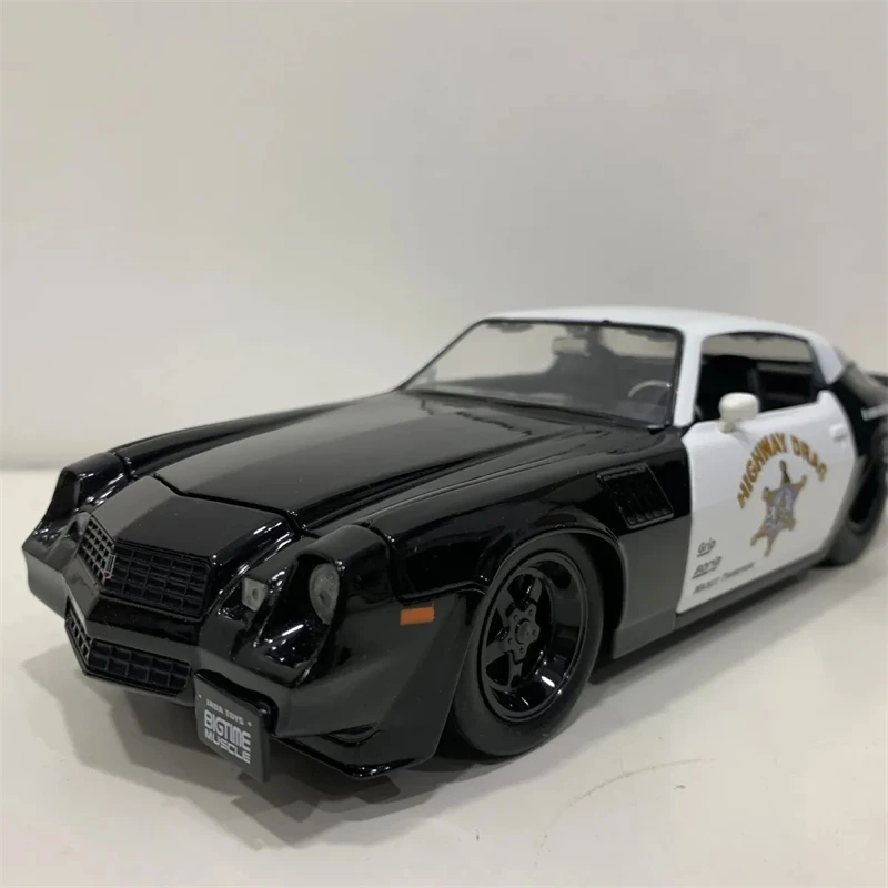 1:24 1979 Chevrolet Camaro Z28 police car High Simulation Diecast Car Metal Alloy Model Car Children's toys collection gifts
1:24 1979 Chevrolet Camaro Z28 police car High Simulation Diecast Car Metal Alloy Model Car Children's toys collection gifts