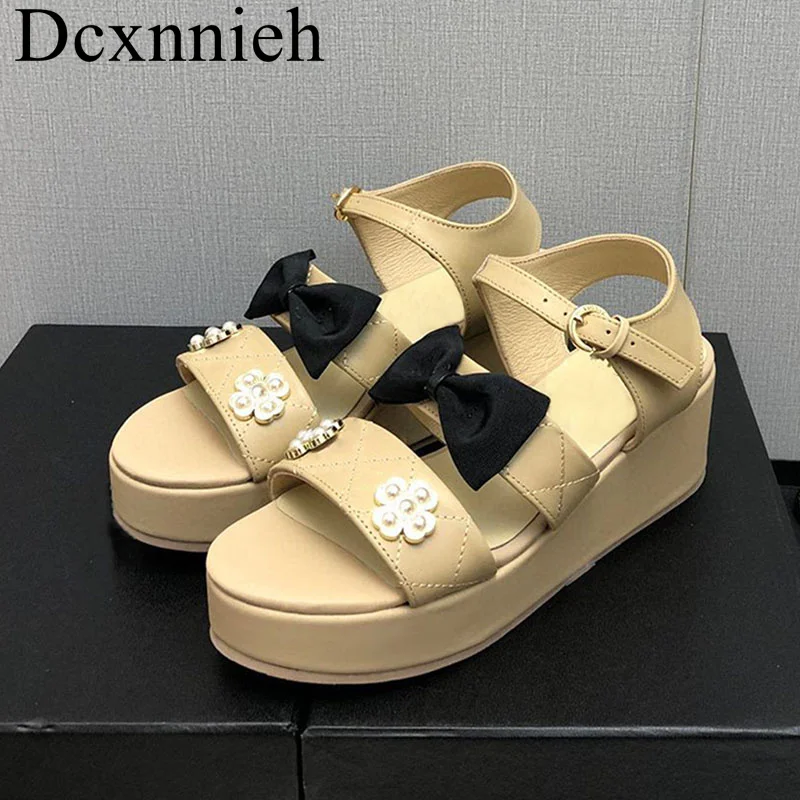 Thick Sole Open Toe Butterfly knot Decor Sandals Women's Platform Pearl metal Decor Sandals Summer Genuine Leather Sandalias
Thick Sole Open Toe Butterfly knot Decor Sandals Women's Platform Pearl metal Decor Sandals Summer Genuine Leather Sandalias
