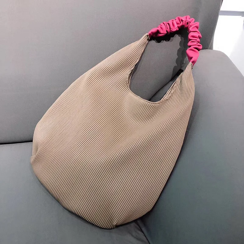 Ruched Pleated Hobo Shoulder Bags For Women Simple Stylish Leather Tote Handbags Chic Ladies Purses
Ruched Pleated Hobo Shoulder Bags For Women Simple Stylish Leather Tote Handbags Chic Ladies Purses