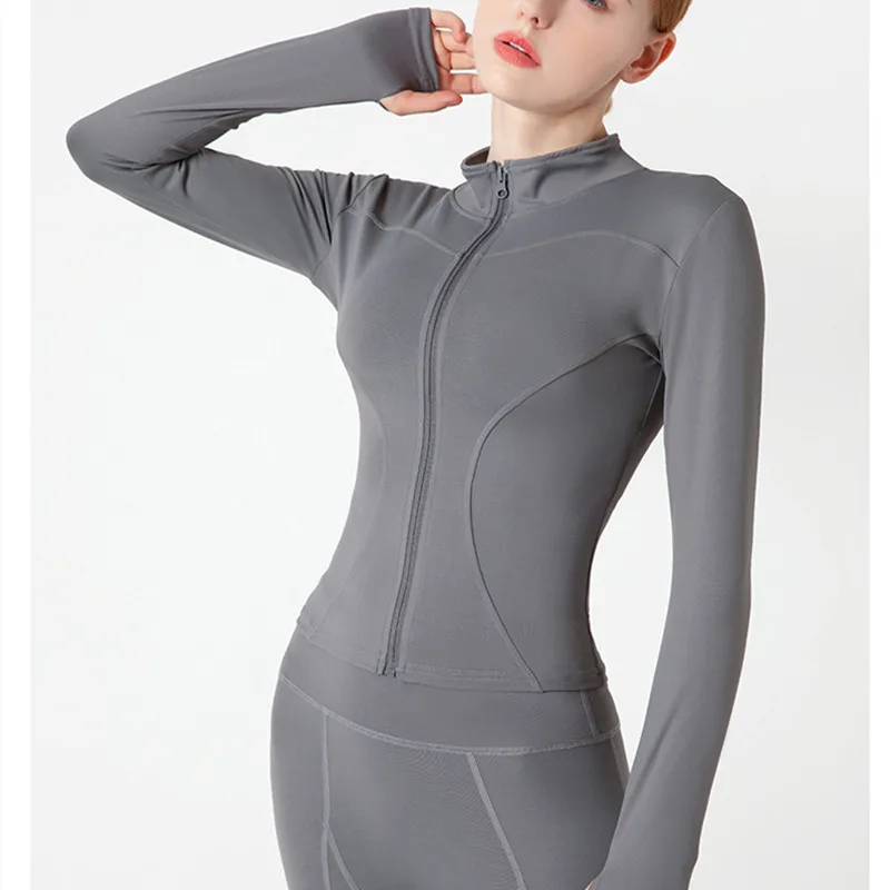 Женская ветрозащитная куртка с воротником-стойкой, на молнии
Женская ветрозащитная куртка с воротником-стойкой, на молнии