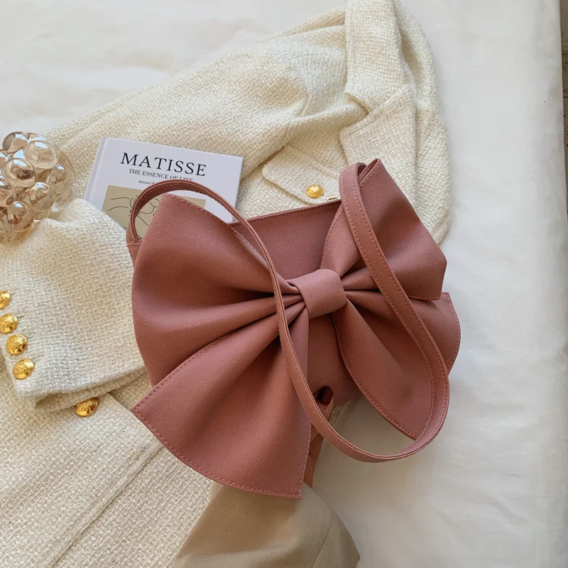 Niche design small bag 2022 spring new fashion frosted bow messenger bag autumn and winter armpit Bucket Bag
Niche design small bag 2022 spring new fashion frosted bow messenger bag autumn and winter armpit Bucket Bag