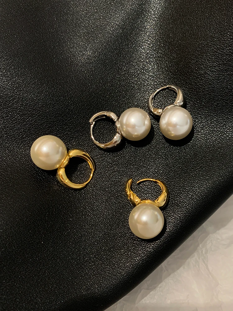 Vintage Pearl Earrings Women's Summer Niche Design Advanced European and American Ins Ear Hook Eardrops Golden Earrings
Vintage Pearl Earrings Women's Summer Niche Design Advanced European and American Ins Ear Hook Eardrops Golden Earrings
