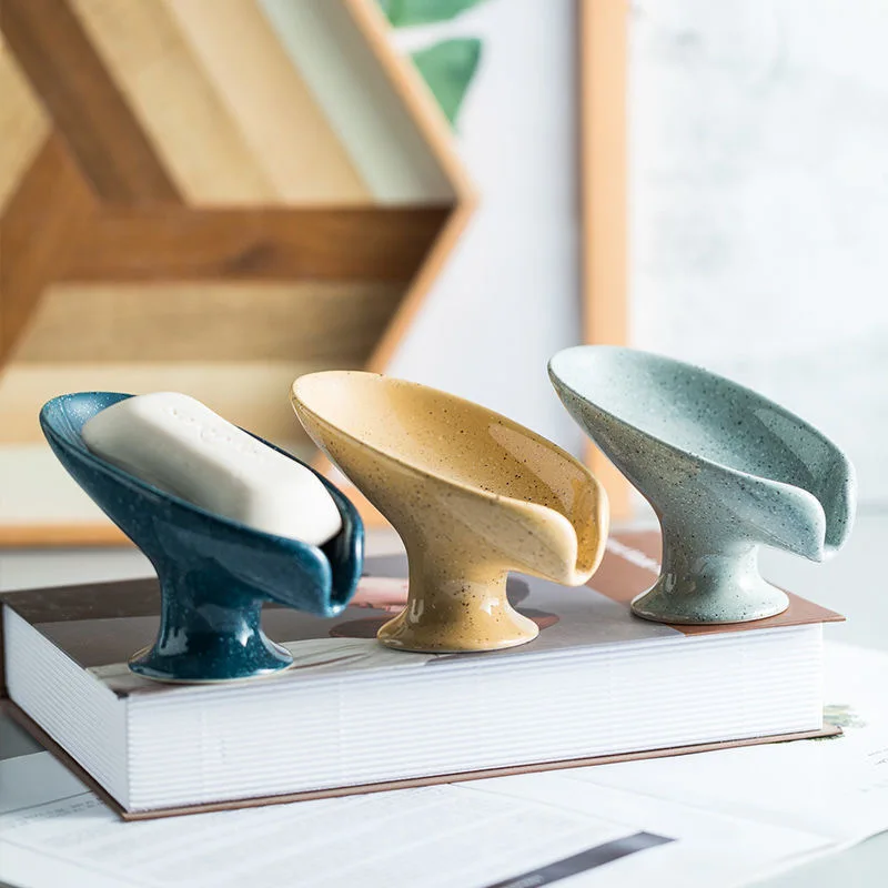 NEW Ceramic Drain Soap Box Leaf Shape Soap Dish Bathroom Accessories Shower Soap Holder Sponge Storage Plate Bathroom Supplies
NEW Ceramic Drain Soap Box Leaf Shape Soap Dish Bathroom Accessories Shower Soap Holder Sponge Storage Plate Bathroom Supplies