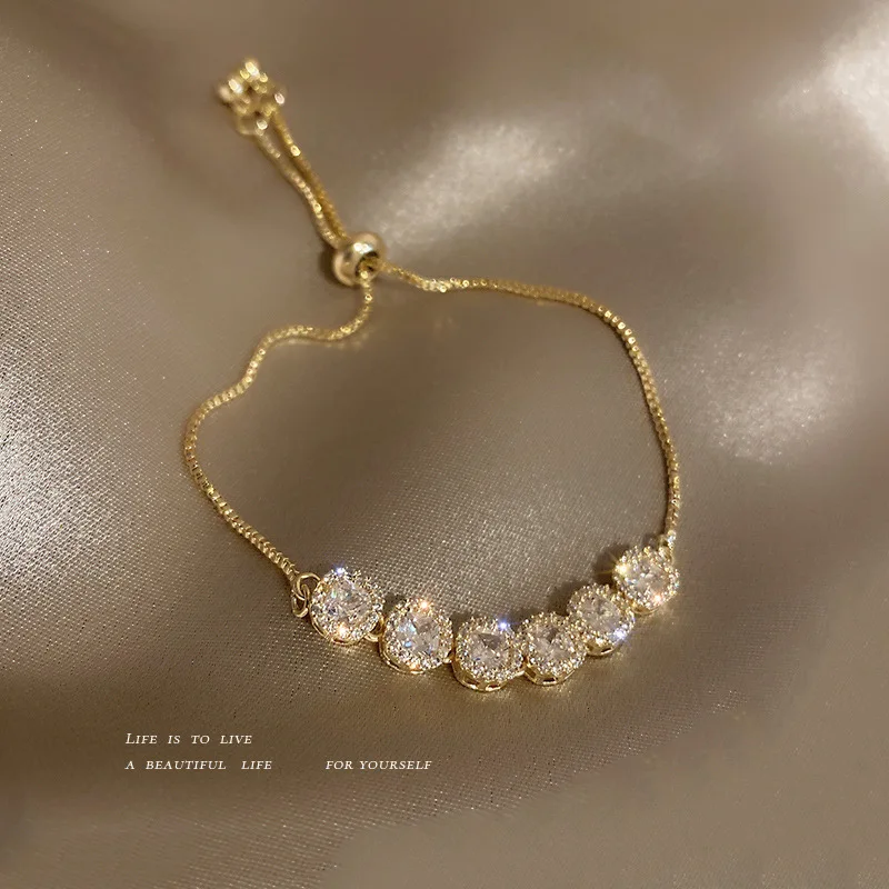 Fanualoli 2022 New Product Diamond Bracelet Gold Alloy Bracelet For Women Luxury Woman Jewelry Girl Gift Korean Fashion Jewelry
Fanualoli 2022 New Product Diamond Bracelet Gold Alloy Bracelet For Women Luxury Woman Jewelry Girl Gift Korean Fashion Jewelry