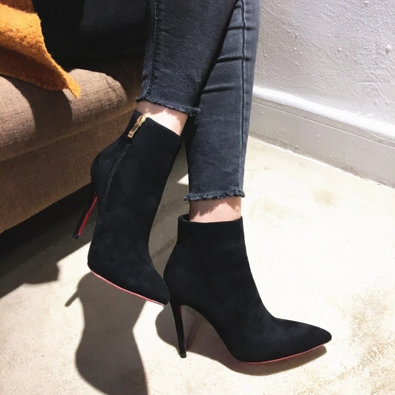 Autumn and winter new side zipper plus velvet short boots women's stiletto Martin boots to go out pointed toe warm women's boots
Autumn and winter new side zipper plus velvet short boots women's stiletto Martin boots to go out pointed toe warm women's boots