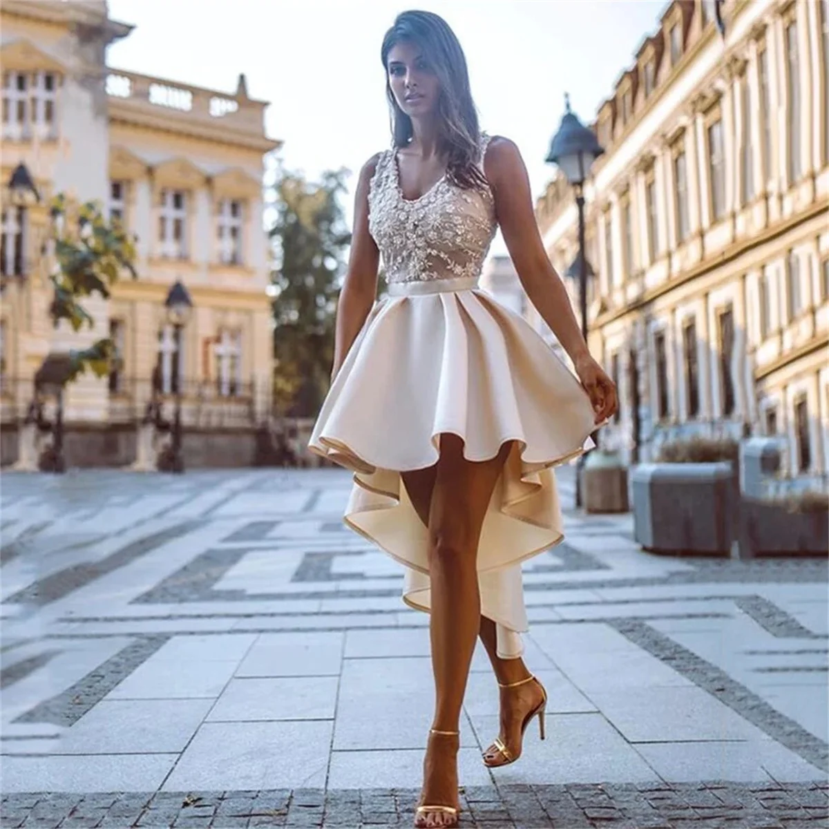 High Low Prom Dresses 2023 Short Party Gown Light Champagne Lace Appliques Beads V-Neck Sleeveless Satin Custom Made
High Low Prom Dresses 2023 Short Party Gown Light Champagne Lace Appliques Beads V-Neck Sleeveless Satin Custom Made