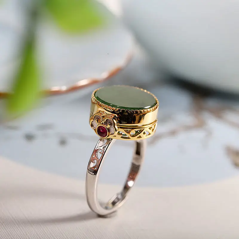 Inlaid Natural Stone Green round Ring Retro Style Light Luxury Ring Temperament Can Be Opened Perfume Bag
Inlaid Natural Stone Green round Ring Retro Style Light Luxury Ring Temperament Can Be Opened Perfume Bag