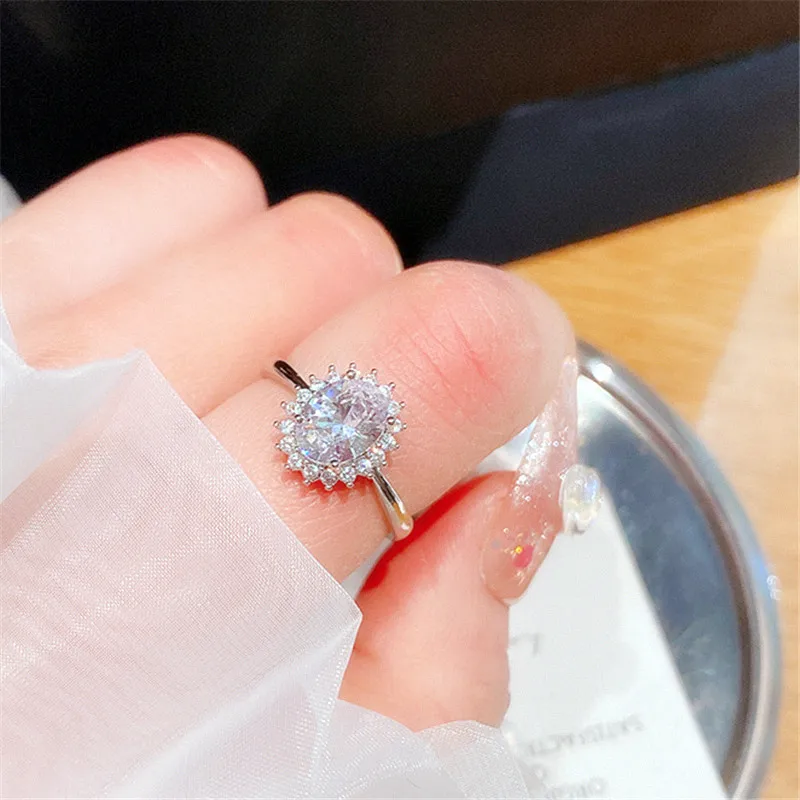 Micro Pave Shinning Zirconia Wedding Party Engagement Rings For Women 2022 New Simple Oval Sunflower Design Adjustable Ring
Micro Pave Shinning Zirconia Wedding Party Engagement Rings For Women 2022 New Simple Oval Sunflower Design Adjustable Ring