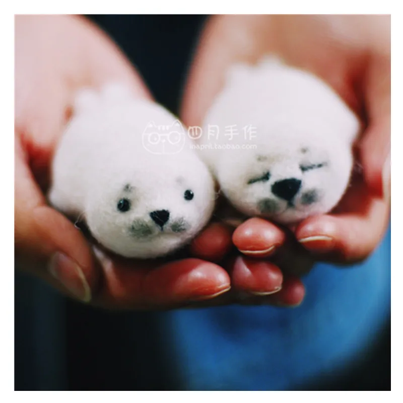 seal pup wool needlepoint kit wool felt needle felting pendant craft needlecraft DIY handmade 
seal pup wool needlepoint kit wool felt needle felting pendant craft needlecraft DIY handmade