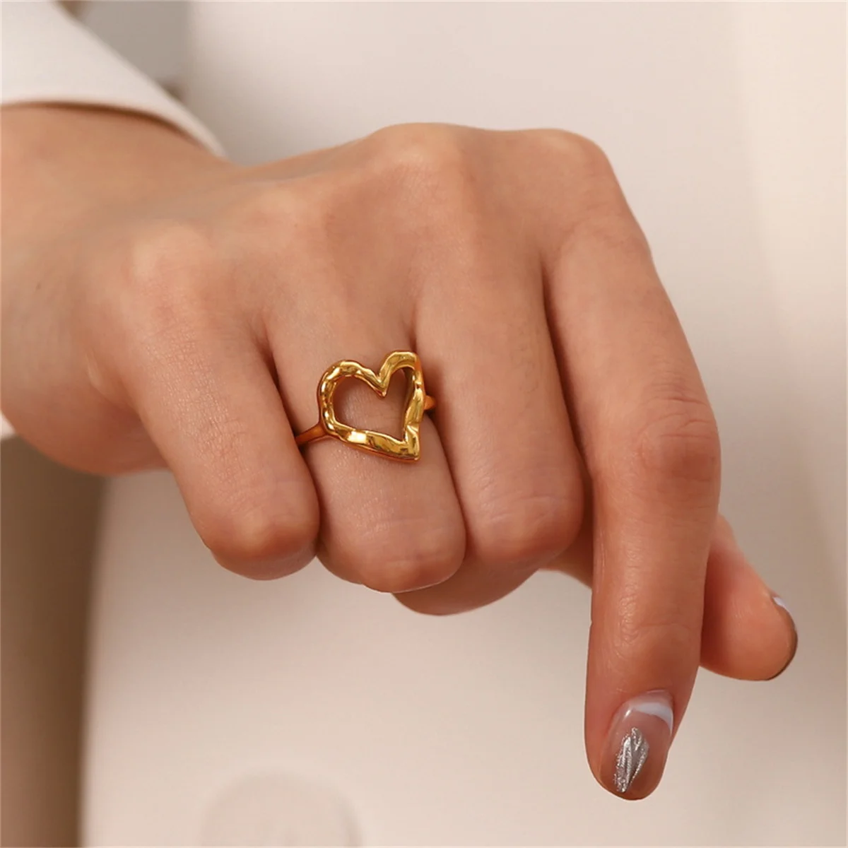 Minimalist Liquid Hollow Love Heart Rings For Women Trendy Geometric Irregular Metal Heart Finger Ring Aesthetic Wedding Jewelry
Minimalist Liquid Hollow Love Heart Rings For Women Trendy Geometric Irregular Metal Heart Finger Ring Aesthetic Wedding Jewelry
