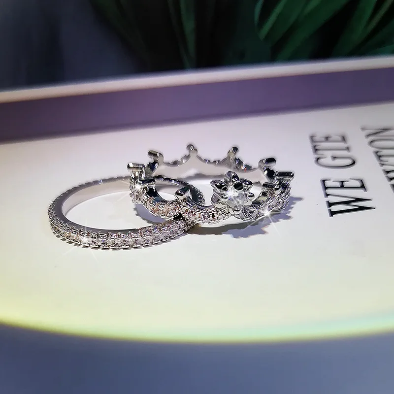 New Romantic White Zircon Crown Rings 2 Pieces Fashion Ladies Diamond Rings Party Wedding Jewelry Gifts
New Romantic White Zircon Crown Rings 2 Pieces Fashion Ladies Diamond Rings Party Wedding Jewelry Gifts