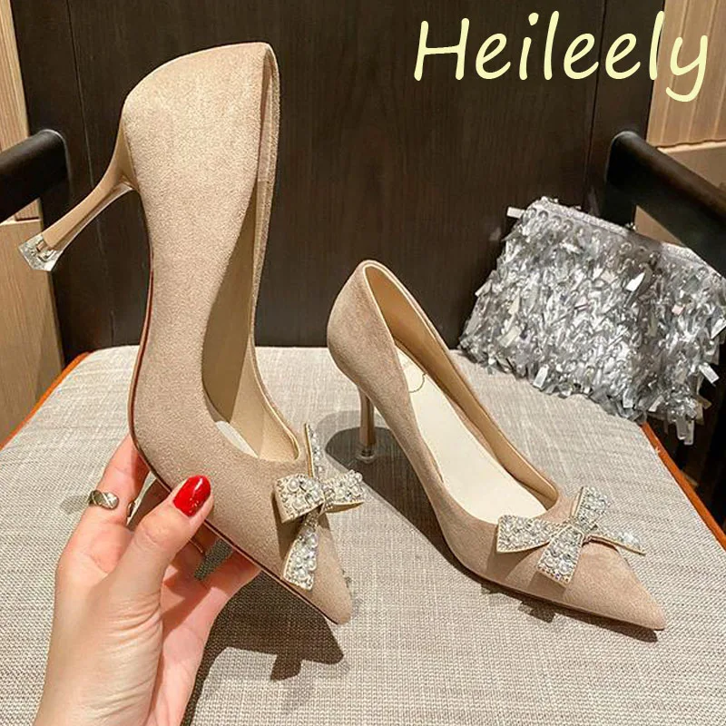 Женские туфли-лодочки с острым носком, на толстом высоком каблуке 6 см
Женские туфли-лодочки с острым носком, на толстом высоком каблуке 6 см