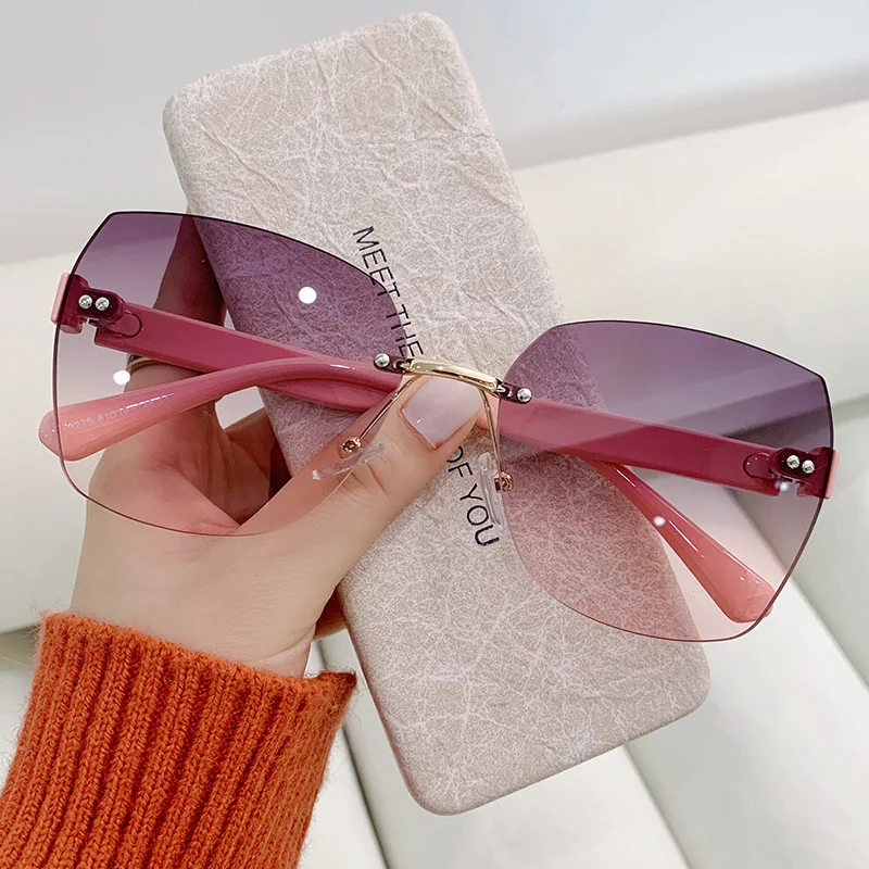 2022 New Rimless Sunglasses Women's Trendy Net Celebrity Sunshade Sunglasses Same Style All-Match Sunglasses
2022 New Rimless Sunglasses Women's Trendy Net Celebrity Sunshade Sunglasses Same Style All-Match Sunglasses