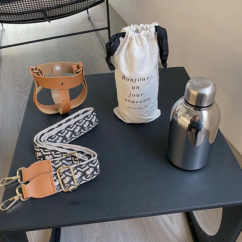 High-end Insulation Cup Portable Water Cup Exquisite High-end Messenger Cup Kettle Water Bottles
High-end Insulation Cup Portable Water Cup Exquisite High-end Messenger Cup Kettle Water Bottles
