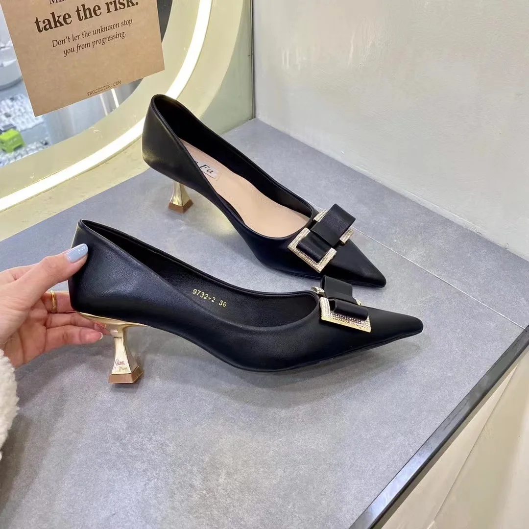 Bowknot Women's Pumps Middle Thin Heel Classic Solid Female Shoes 2022 New Elegant Shallow Mouth Ladies Office Daily Stiletto
Bowknot Women's Pumps Middle Thin Heel Classic Solid Female Shoes 2022 New Elegant Shallow Mouth Ladies Office Daily Stiletto