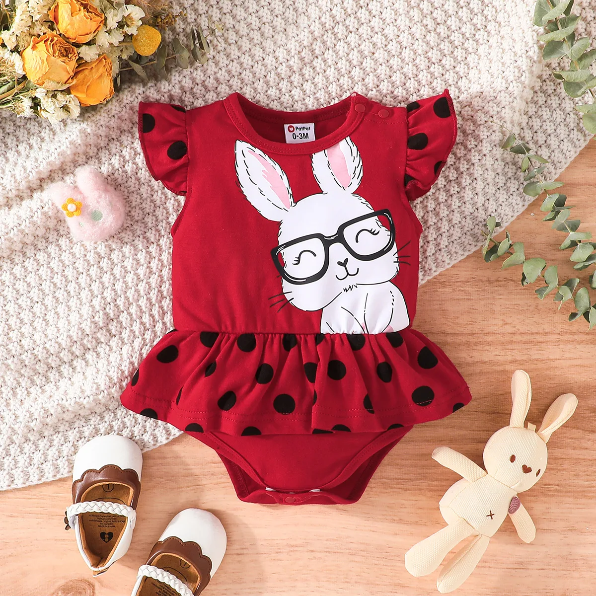 

PatPat Baby Girl Rabbit Print Spliced Polka Dots Flutter-sleeve Romper