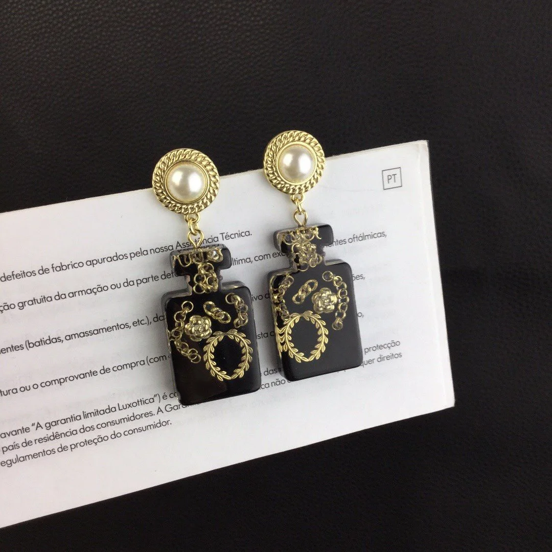 2022 Hot Trend Brand Perfume Bottle Pendant Earring Ear Studs Everyday Wear Versatile Jewelry Atmosphere Fashion Cute
2022 Hot Trend Brand Perfume Bottle Pendant Earring Ear Studs Everyday Wear Versatile Jewelry Atmosphere Fashion Cute