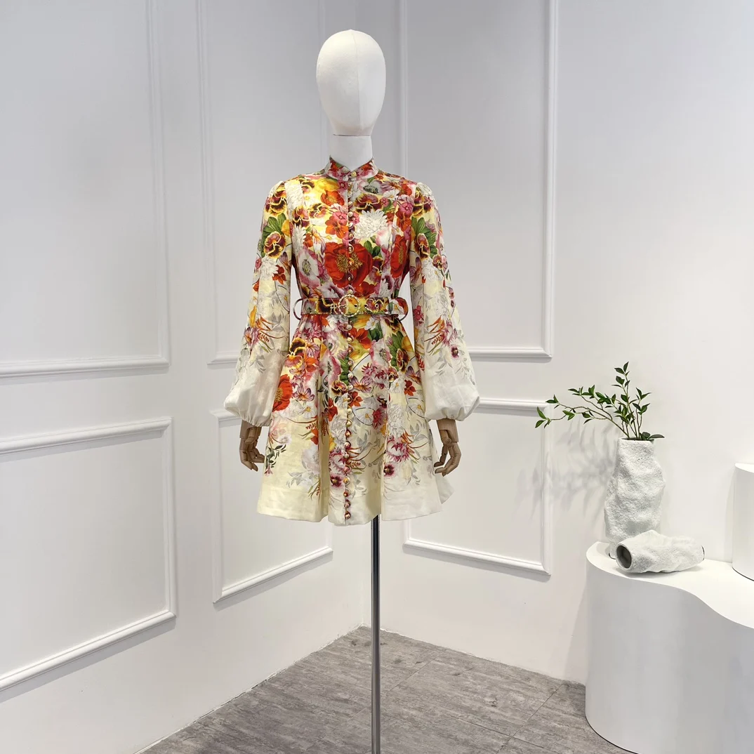 Женское льняное мини-платье с цветочным принтом
Женское льняное мини-платье с цветочным принтом